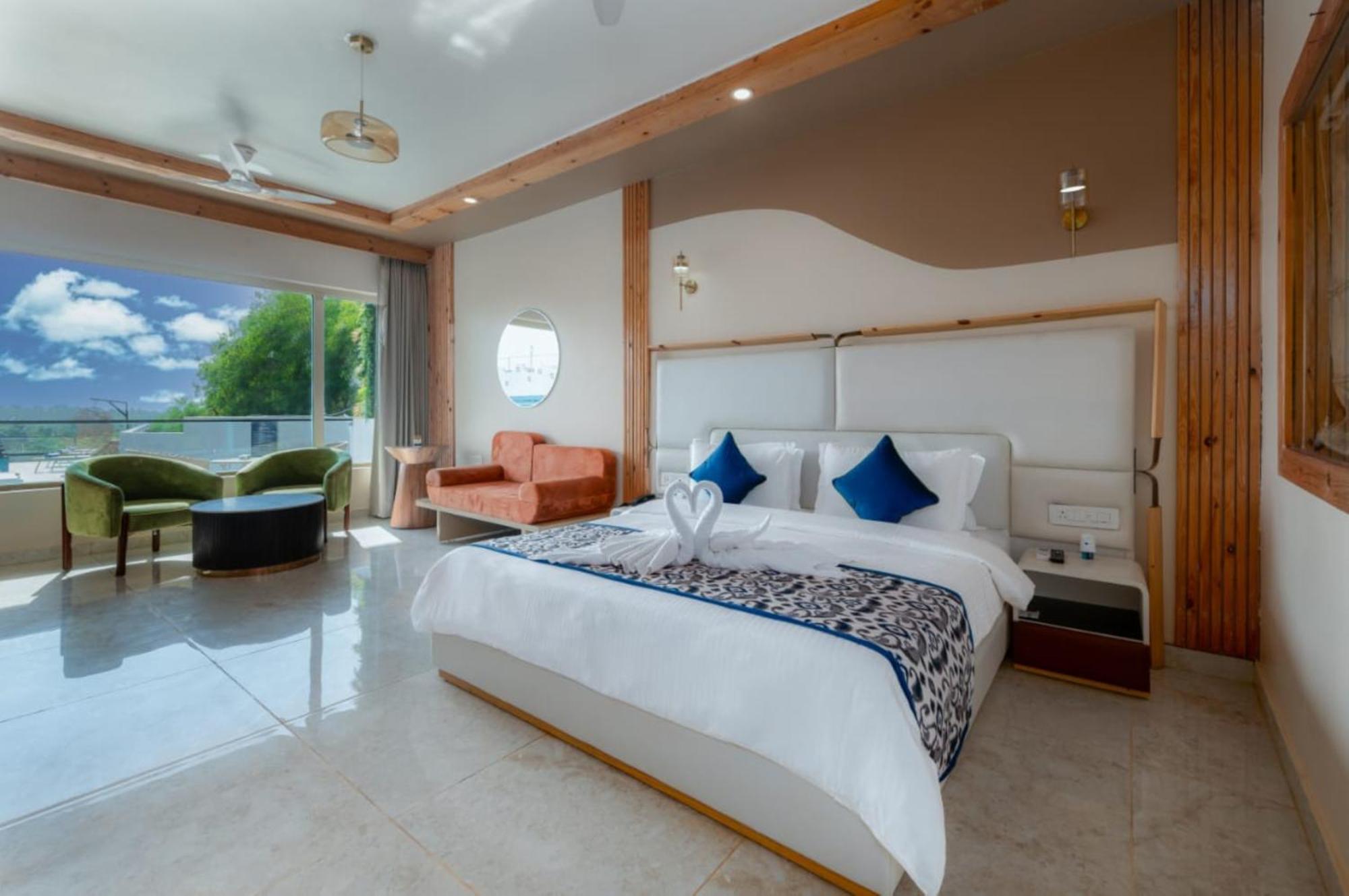 Grand Continent Resort Morjim